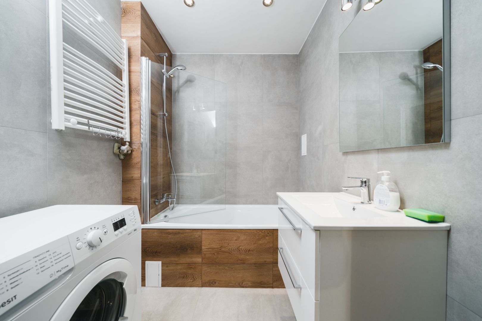 Live in the clouds! Beautiful, renovated 3-room apartment with a view – Os. Dywizjonu 303 - Apartment - Rent - Kraków, Nowa Huta / Czyżyny