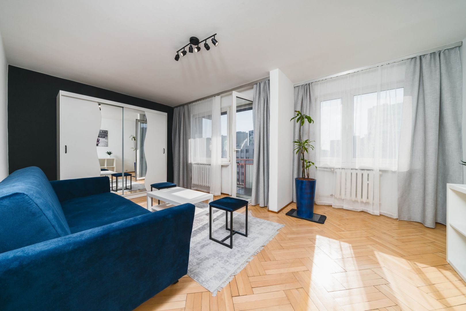 Live in the clouds! Beautiful, renovated 3-room apartment with a view – Os. Dywizjonu 303 - Apartment - Rent - Kraków, Nowa Huta / Czyżyny