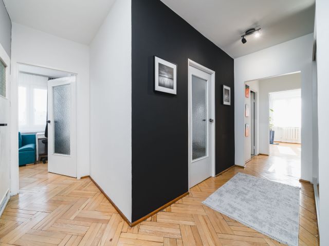 Live in the clouds! Beautiful, renovated 3-room apartment with a view – Os. Dywizjonu 303 - Квартира - Оренда - Kraków, Nowa Huta / Czyżyny