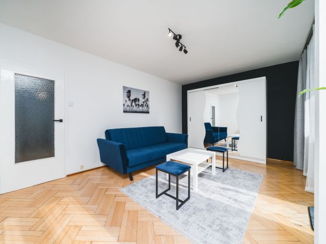 Live in the clouds! Beautiful, renovated 3-room apartment with a view – Os. Dywizjonu 303 - Квартира - Оренда - Kraków, Nowa Huta / Czyżyny