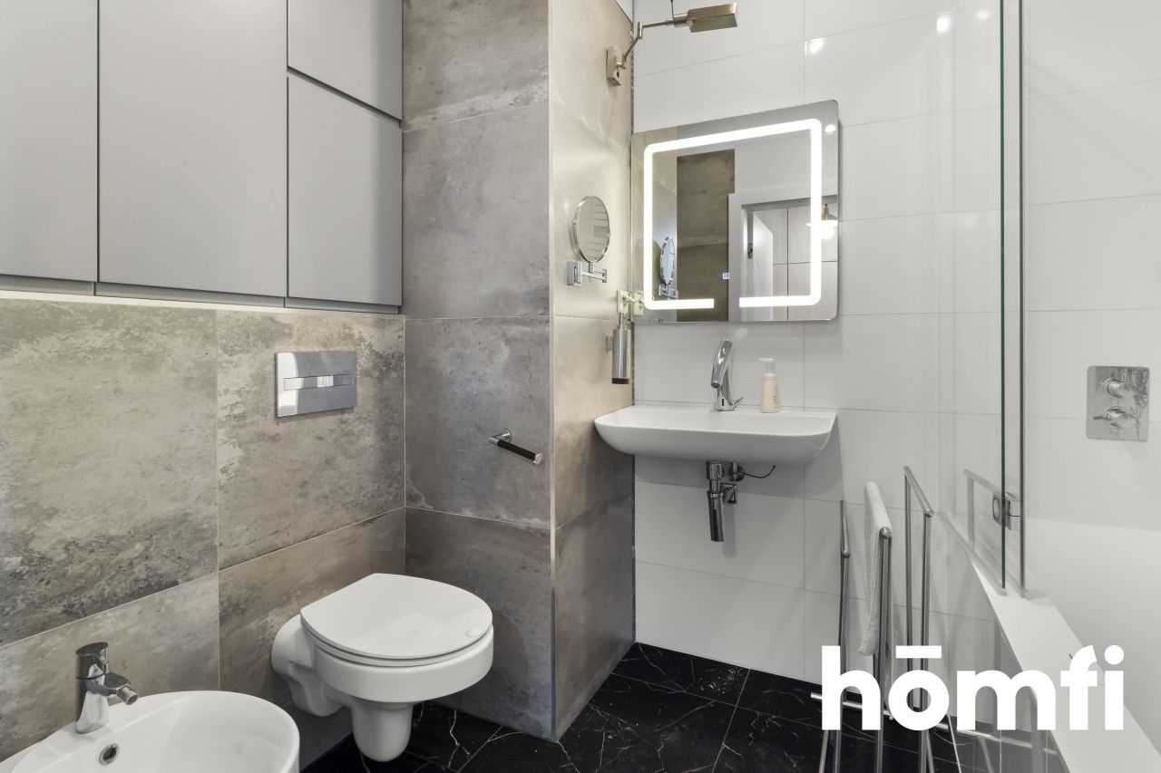 a spacious, three-room apartment with an area of 76.62 m² - Apartment - Rent - Warszawa, Śródmieście