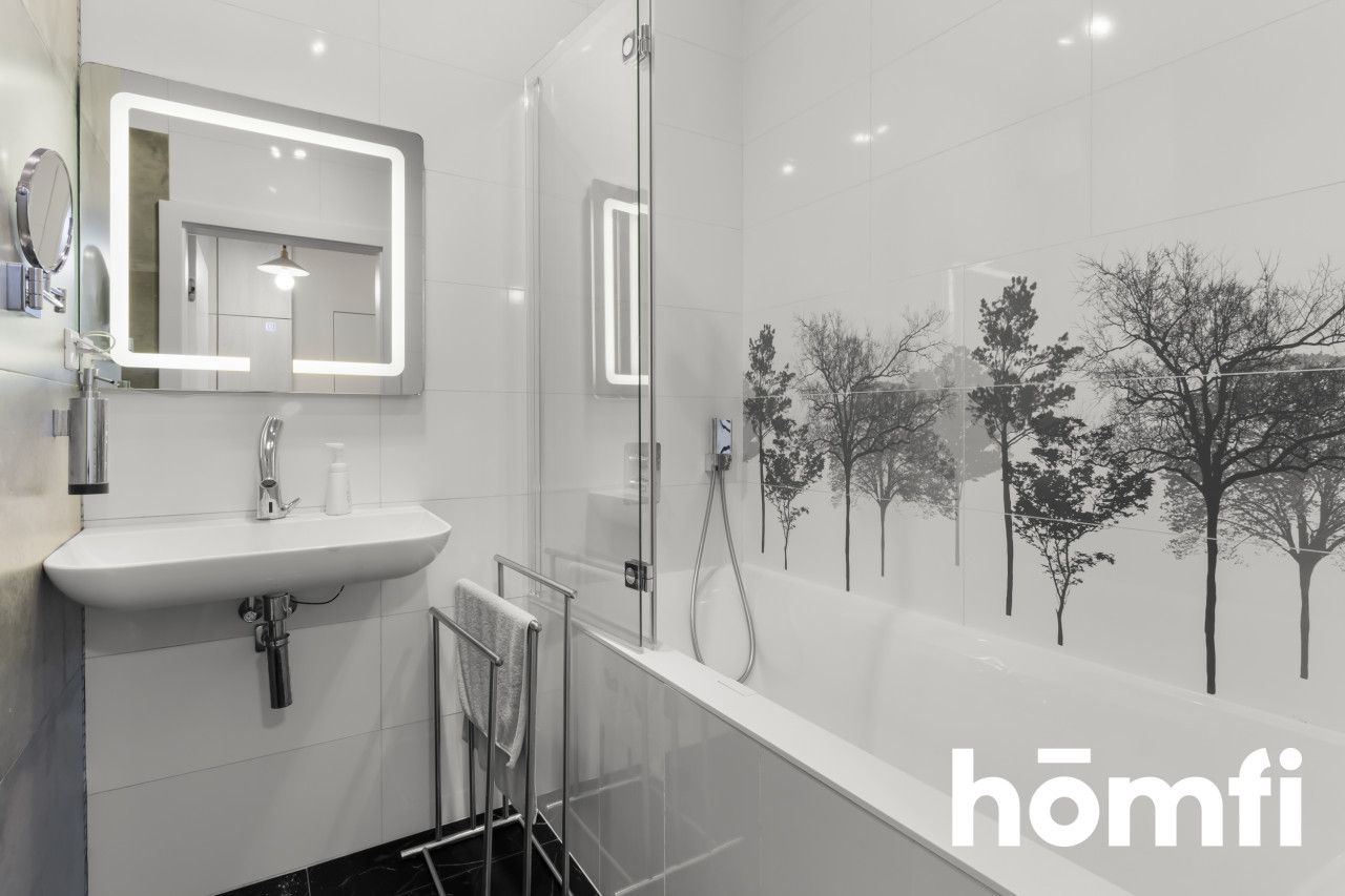 a spacious, three-room apartment with an area of 76.62 m² - Apartment - Rent - Warszawa, Śródmieście