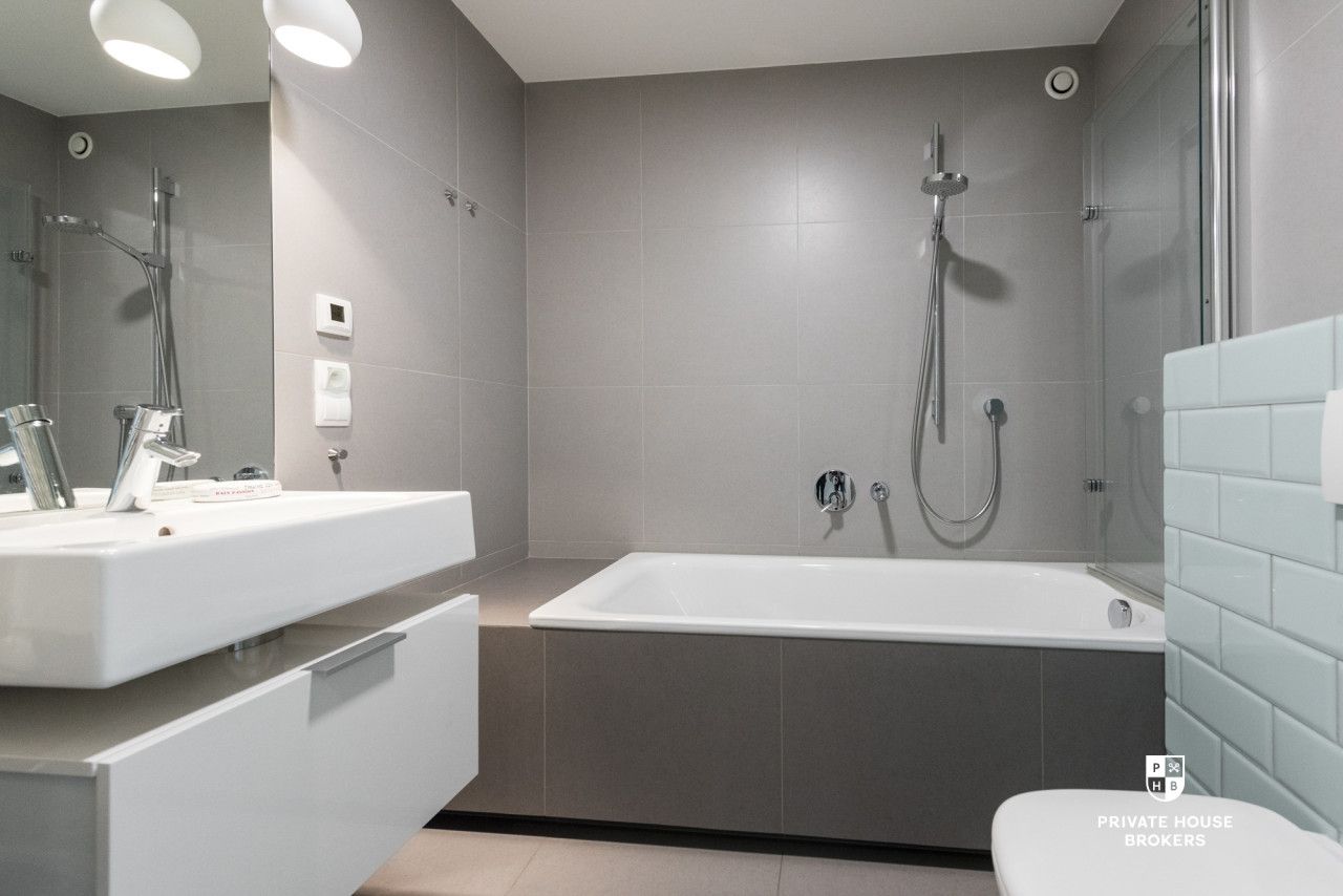 Spacious 2-bedroom apartment with the view of the Wawel Castle - Apartment - Rent - Kraków, Śródmieście / Stare Miasto