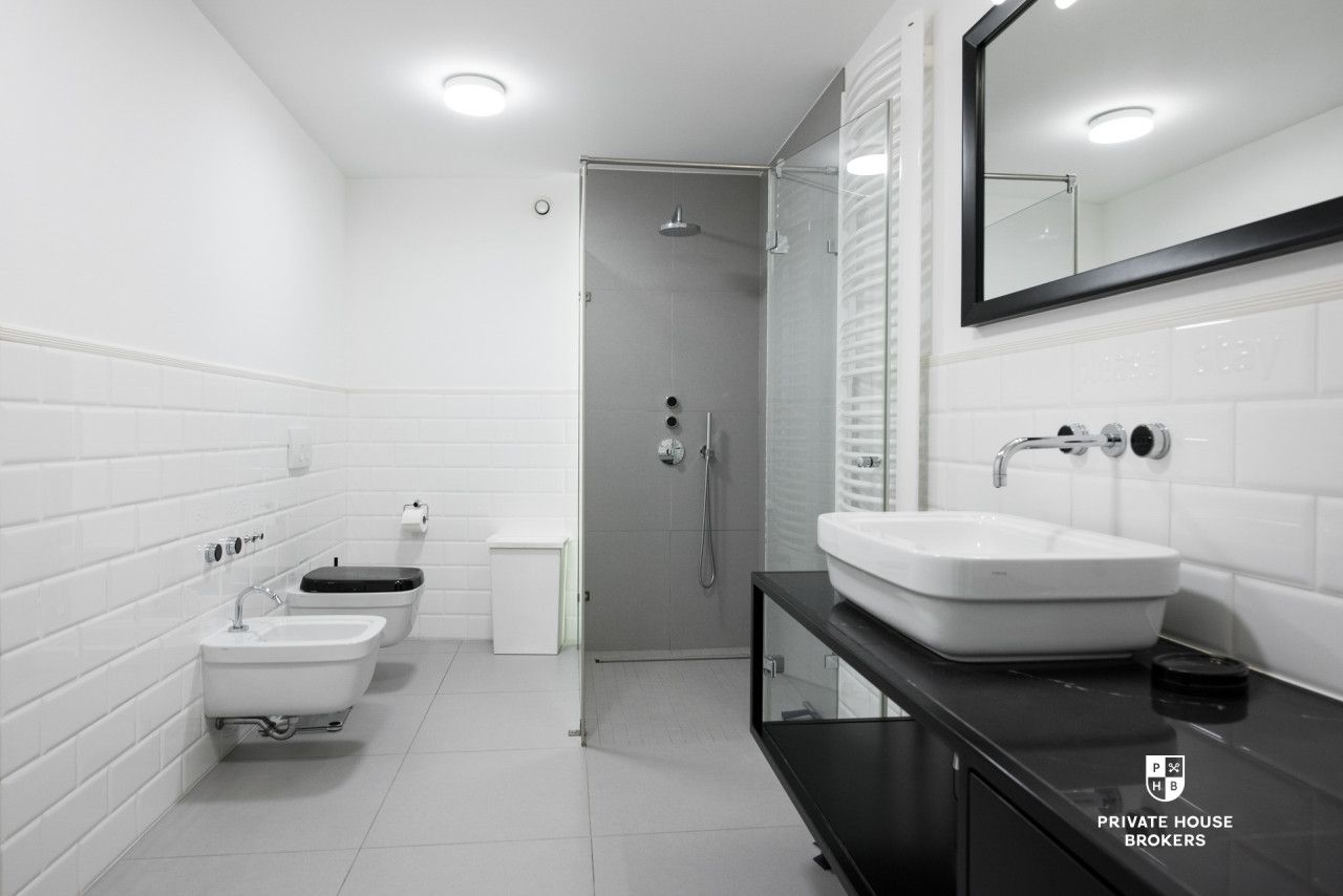 Spacious 2-bedroom apartment with the view of the Wawel Castle - Apartment - Rent - Kraków, Śródmieście / Stare Miasto