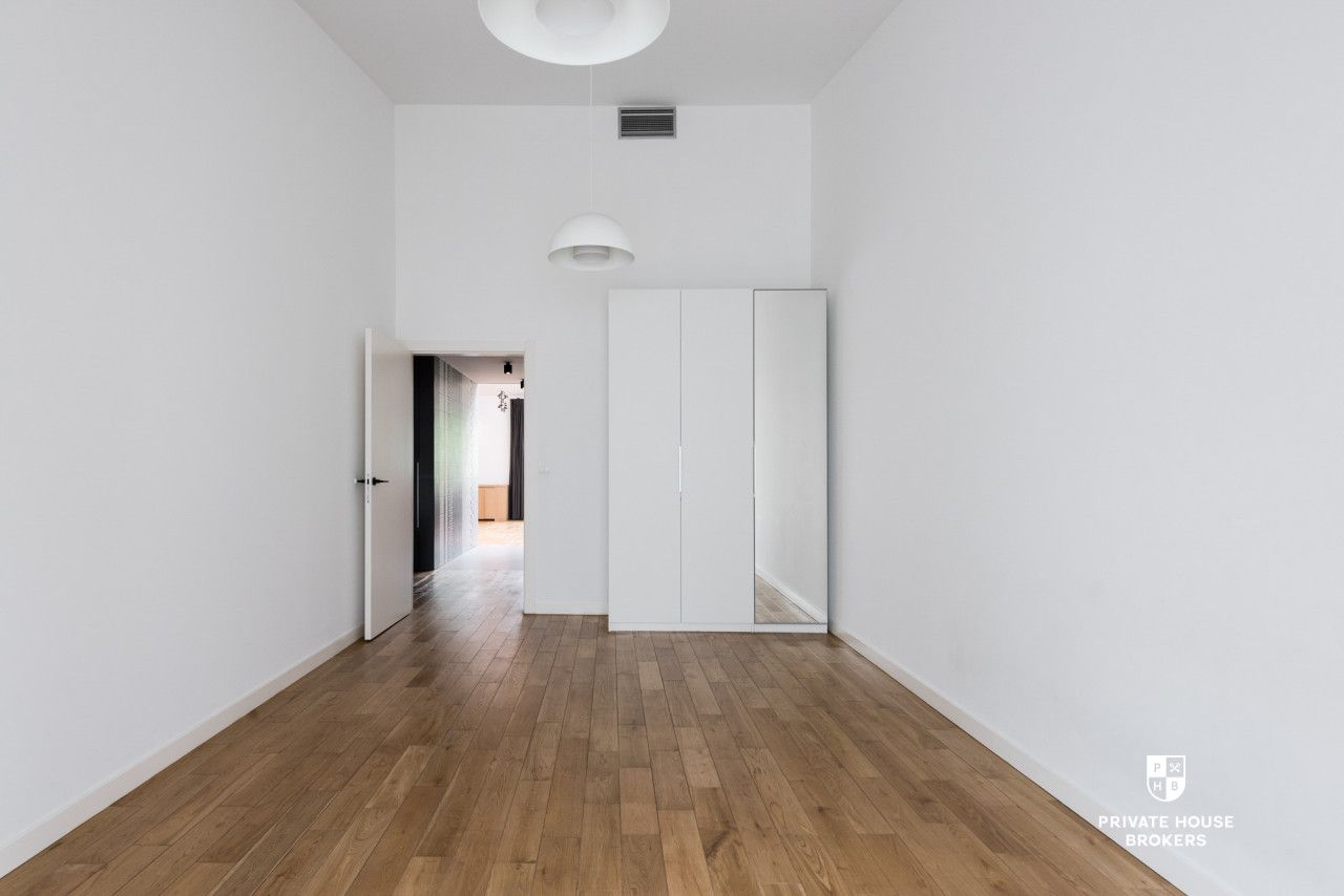 Spacious 2-bedroom apartment with the view of the Wawel Castle - Apartment - Rent - Kraków, Śródmieście / Stare Miasto
