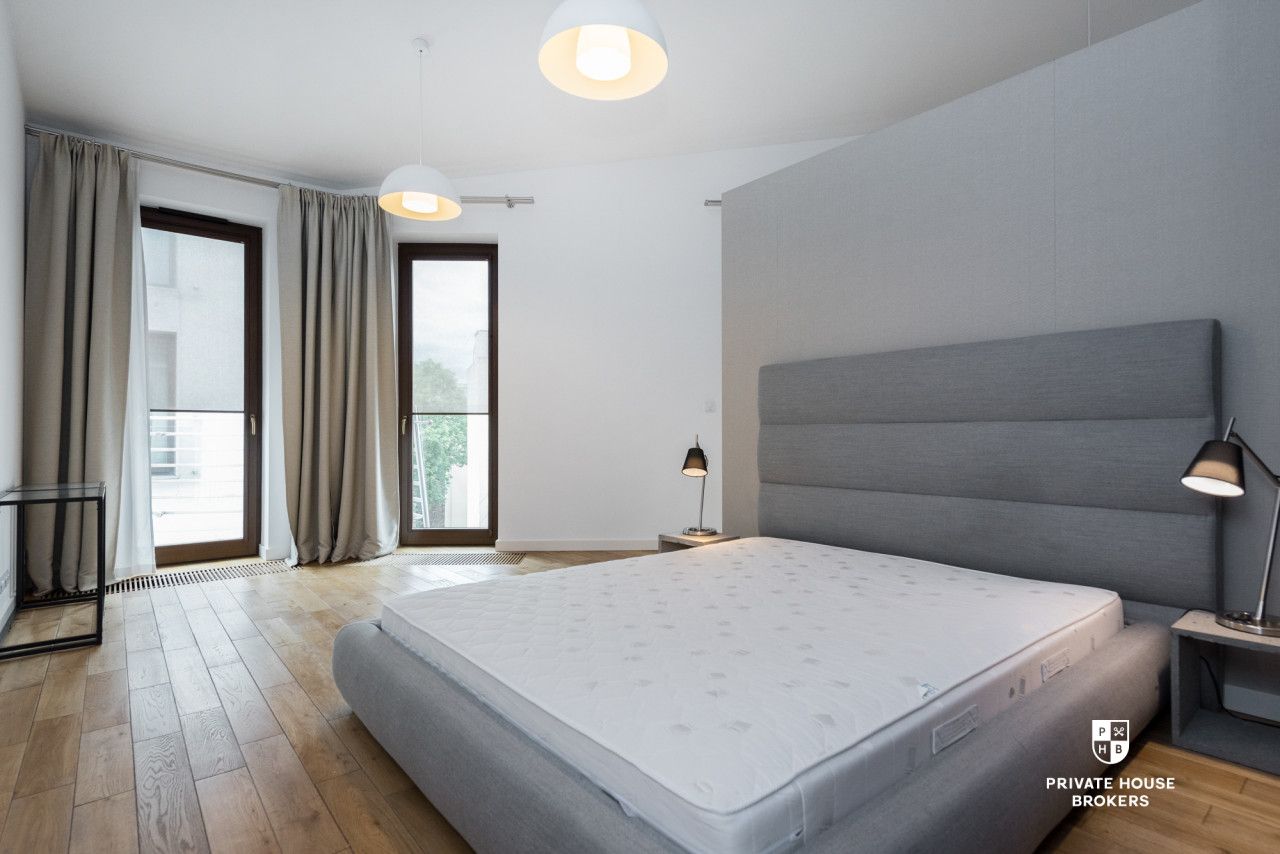 Spacious 2-bedroom apartment with the view of the Wawel Castle - Apartment - Rent - Kraków, Śródmieście / Stare Miasto
