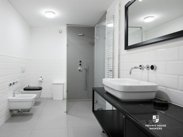 Spacious 2-bedroom apartment with the view of the Wawel Castle - Apartment - Rent - Kraków, Śródmieście / Stare Miasto