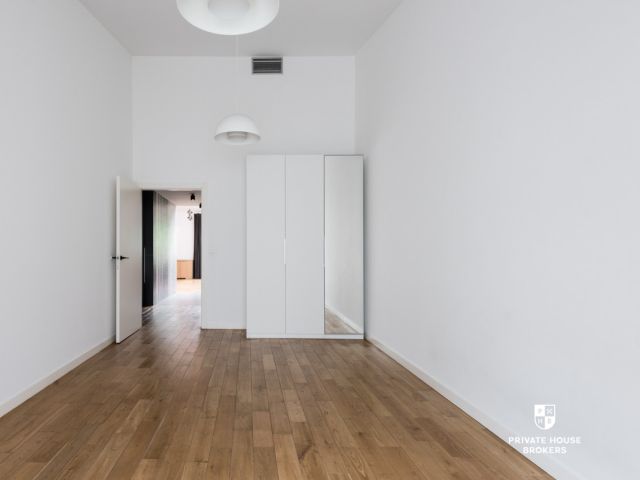 Spacious 2-bedroom apartment with the view of the Wawel Castle - Apartment - Rent - Kraków, Śródmieście / Stare Miasto