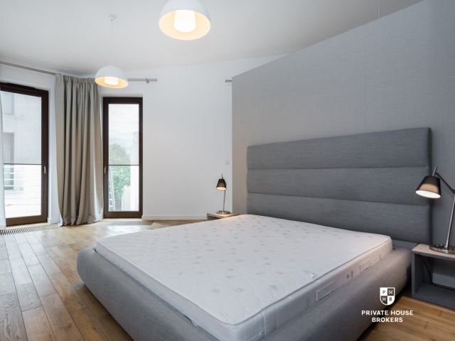 Spacious 2-bedroom apartment with the view of the Wawel Castle - Apartment - Rent - Kraków, Śródmieście / Stare Miasto