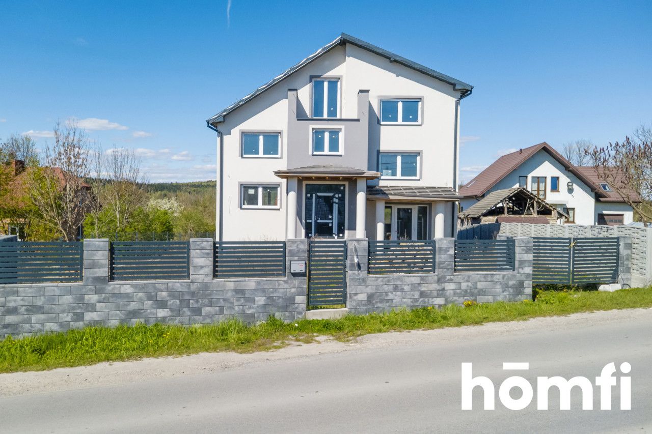 House on Posłowicka Street – perfect for a family and business use - Дім - Продаж - Kielce