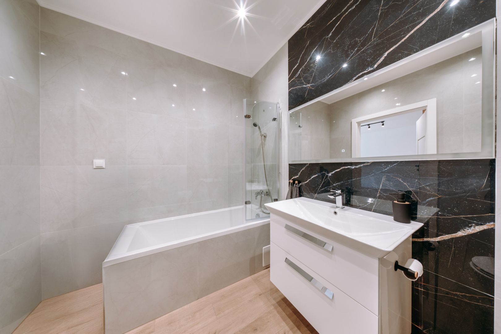 42 m² with a garden and parking. Winter Retreat - Квартира - Продаж - Toruń, Stawki
