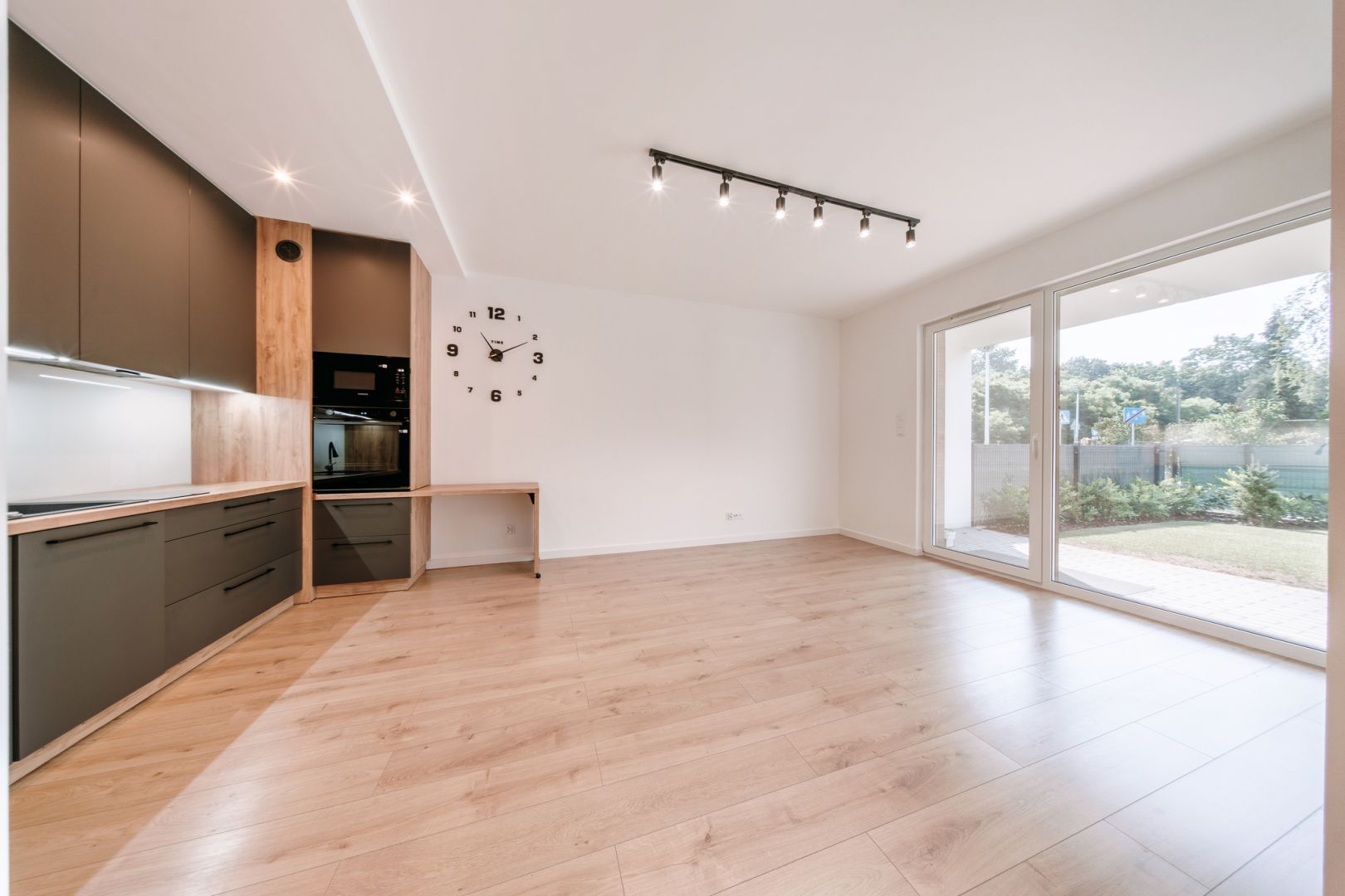 42 m² with a garden and parking. Winter Retreat - Квартира - Продаж - Toruń, Stawki