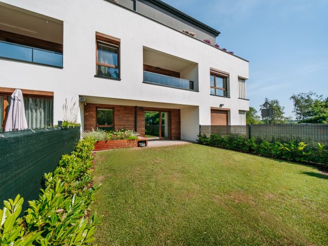 42 m² with a garden and parking. Winter Retreat - Квартира - Продаж - Toruń, Stawki