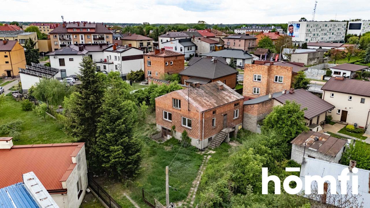 A HOUSE WITH POTENTIAL IN THE CITY CENTER - House - Sale - Zwoleński, Zwoleń