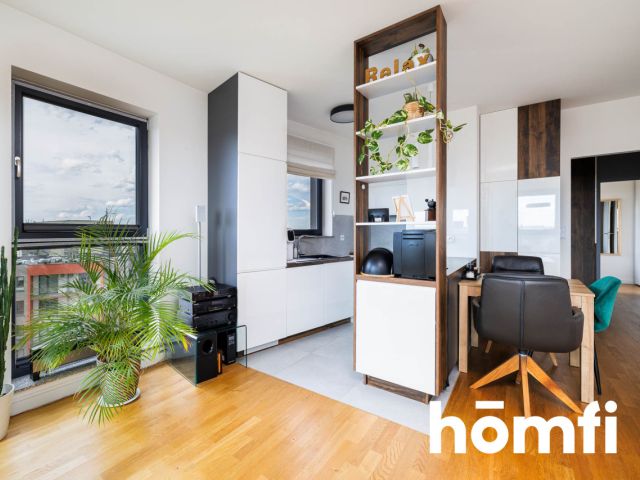 Finished in high standard, 3 room unique apartment on the last, 14th floor with a breathtaking view on the city and mountains. Underground parking space and large storage room with the apartment - Mogilska 120 St. | Grzegórzki - Apartment - Sale - Kraków, Śródmieście / Grzegórzki