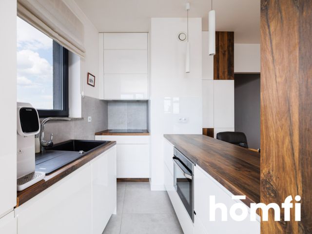 Finished in high standard, 3 room unique apartment on the last, 14th floor with a breathtaking view on the city and mountains. Underground parking space and large storage room with the apartment - Mogilska 120 St. | Grzegórzki - Apartment - Sale - Kraków, Śródmieście / Grzegórzki