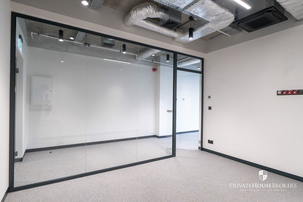 A unique space for your business - an intimate office building at al. John Paul - Комерційне приміщення - Оренда - Kraków, Śródmieście / Grzegórzki