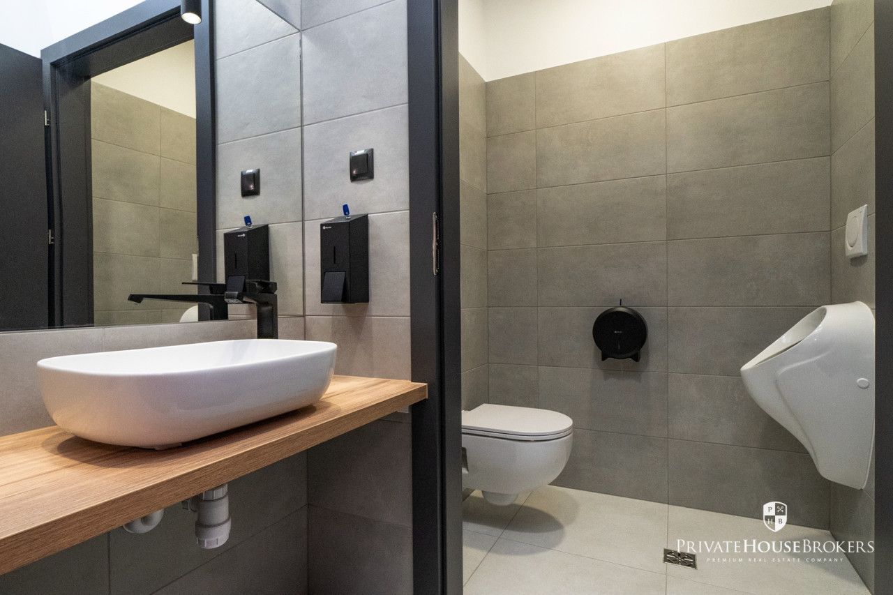 A unique space for your business - an intimate office building at al. John Paul - Комерційне приміщення - Оренда - Kraków, Śródmieście / Grzegórzki