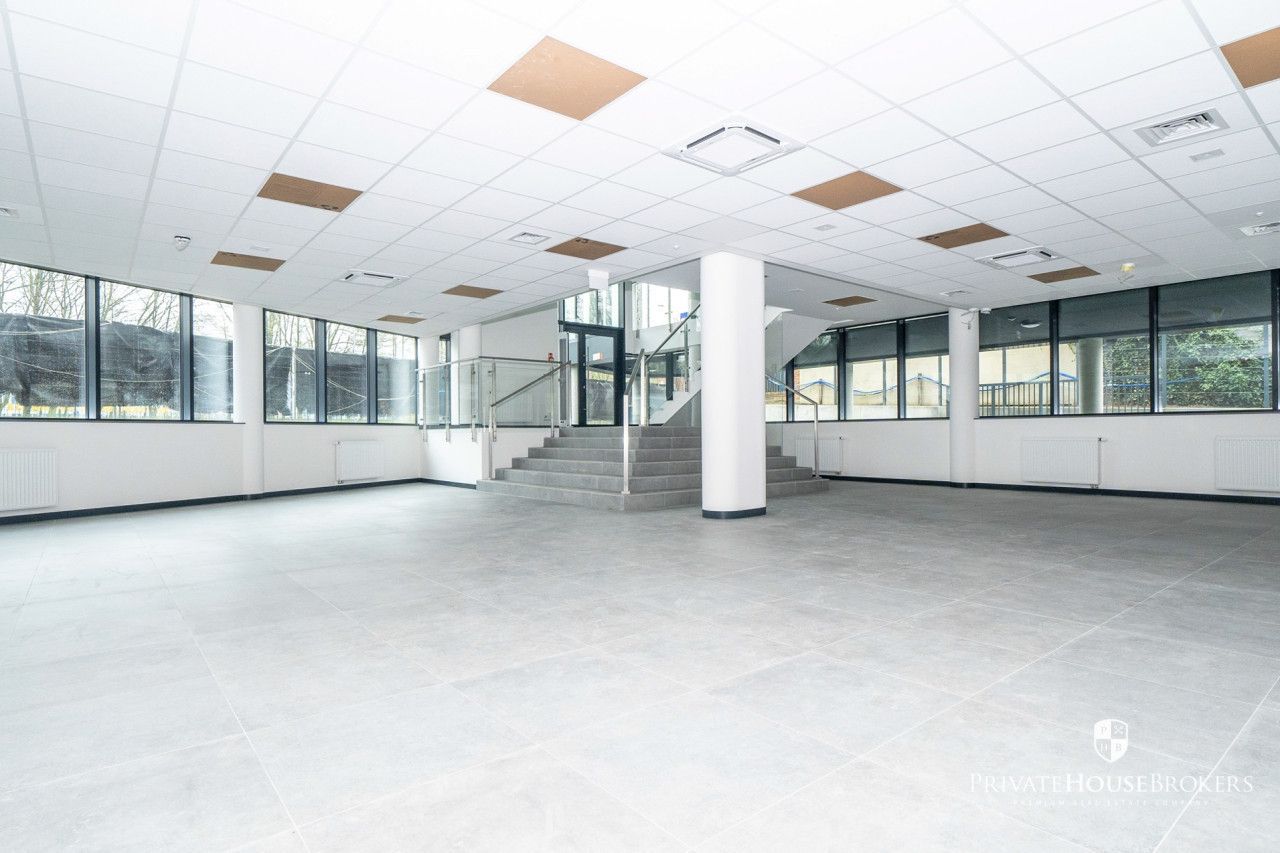A unique space for your business - an intimate office building at al. John Paul - Комерційне приміщення - Оренда - Kraków, Nowa Huta / Czyżyny