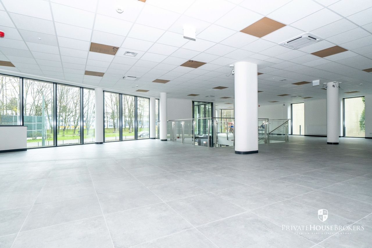 A unique space for your business - an intimate office building at al. John Paul - Комерційне приміщення - Оренда - Kraków, Nowa Huta / Czyżyny