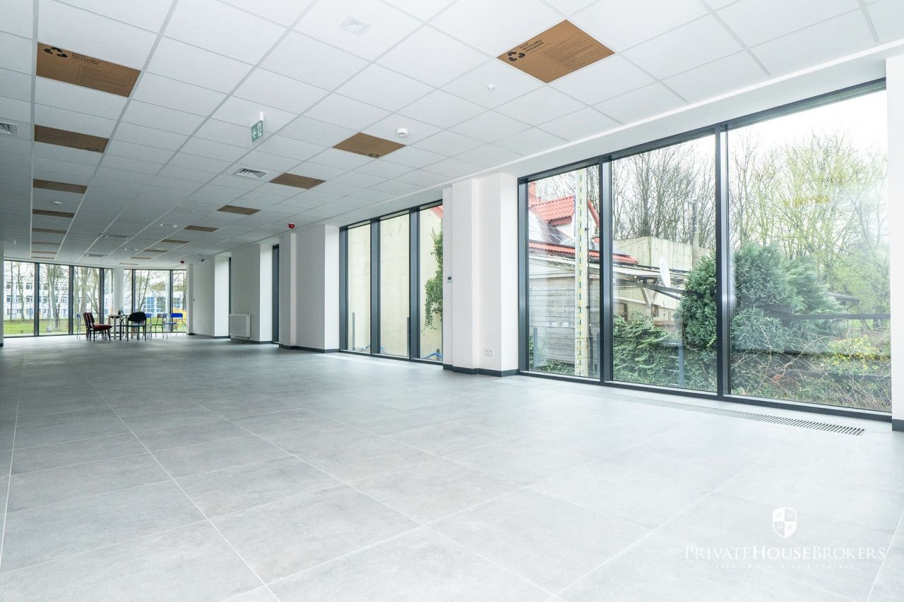 A unique space for your business - an intimate office building at al. John Paul - Комерційне приміщення - Оренда - Kraków, Nowa Huta / Czyżyny