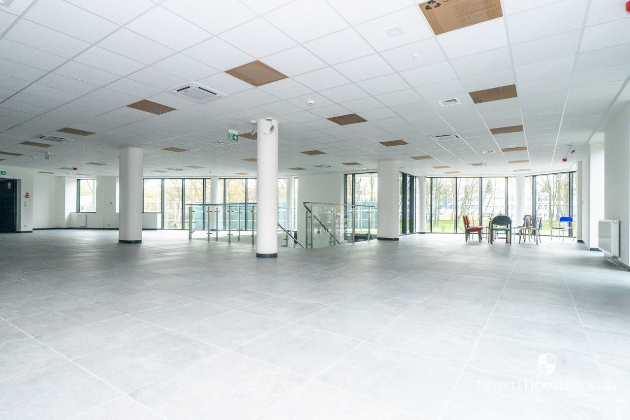A unique space for your business - an intimate office building at al. John Paul - Комерційне приміщення - Оренда - Kraków, Nowa Huta / Czyżyny