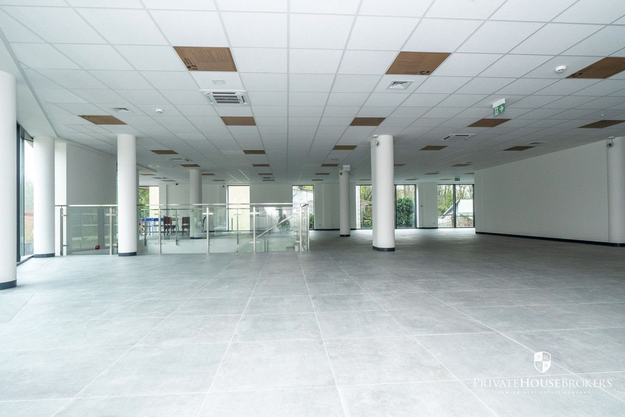 A unique space for your business - an intimate office building at al. John Paul - Комерційне приміщення - Оренда - Kraków, Nowa Huta / Czyżyny