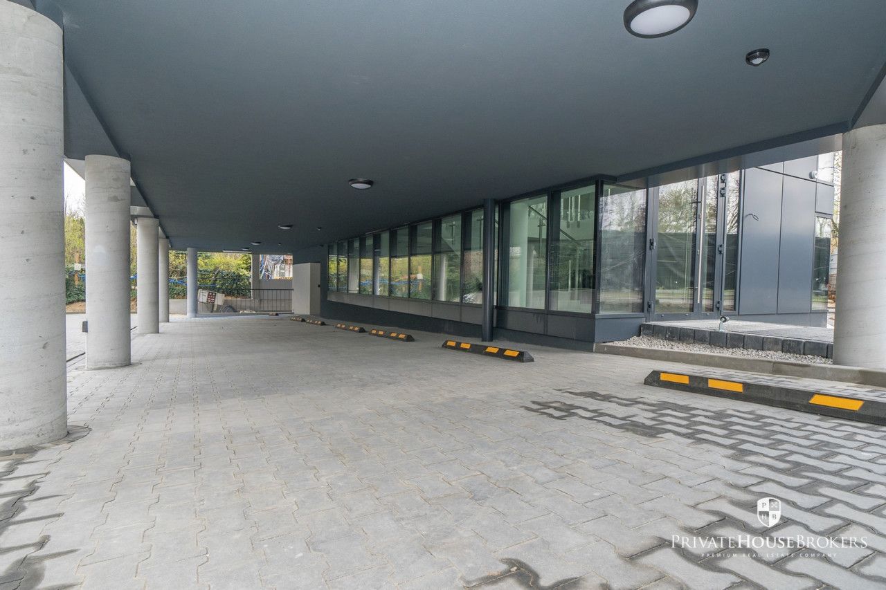 A unique space for your business - an intimate office building at al. John Paul - Комерційне приміщення - Оренда - Kraków, Nowa Huta / Czyżyny