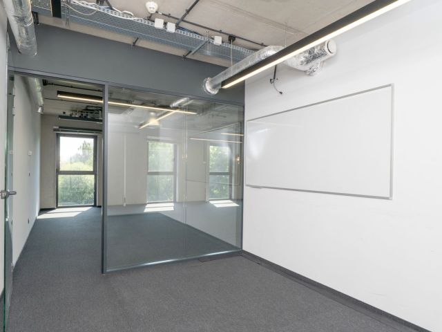 A unique space for your business - an intimate office building at Lubostroń street - Commercial premises - Rent - Kraków, Ruczaj