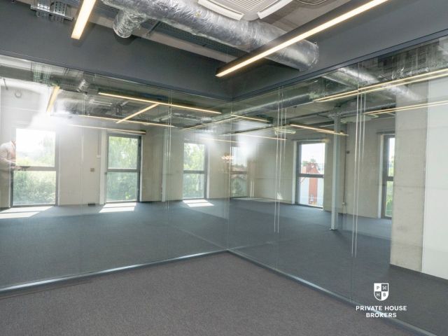 A unique space for your business - an intimate office building at Lubostroń street - Commercial premises - Rent - Kraków, Ruczaj