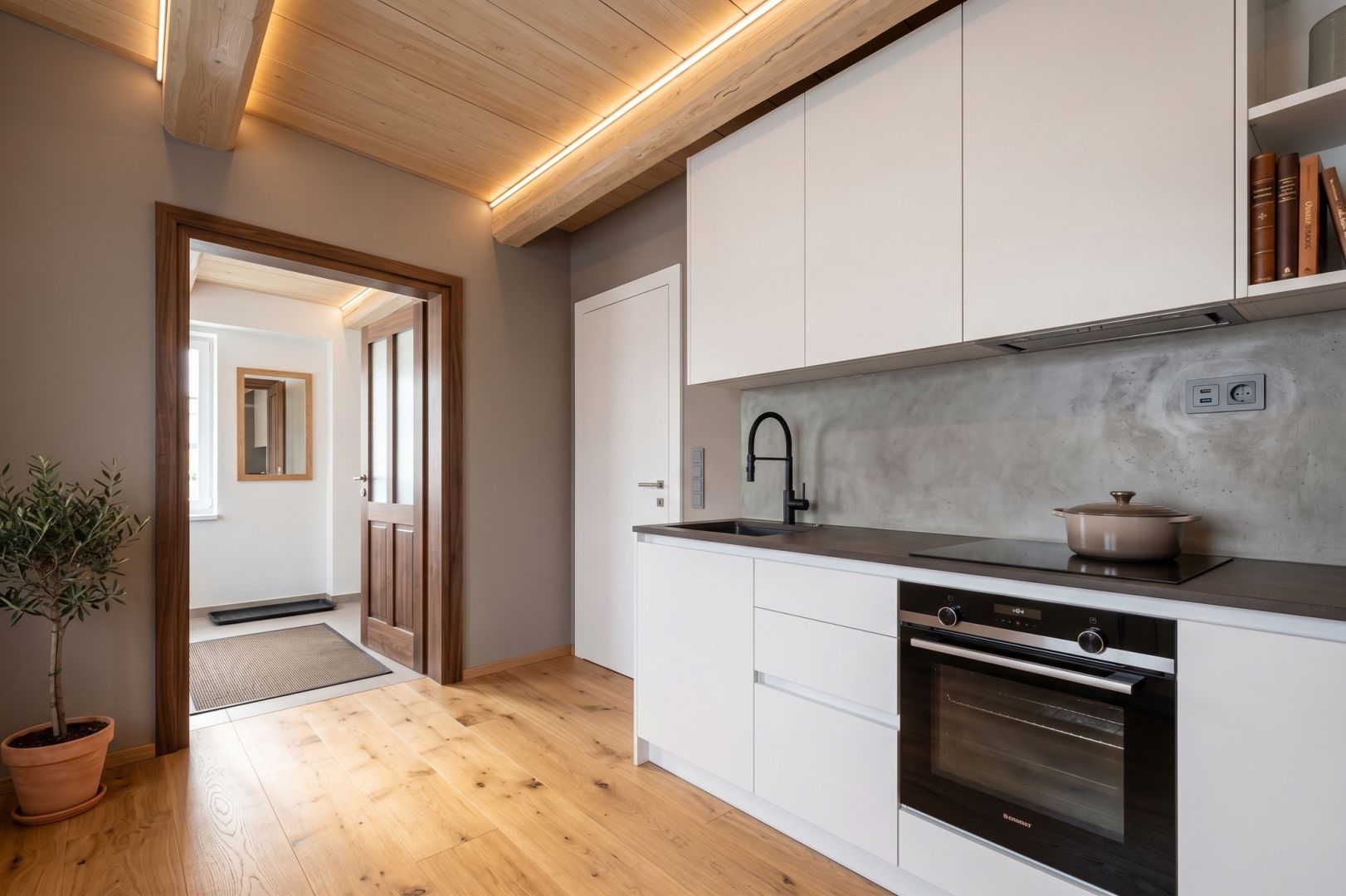 INVESTMENT - HOUSE FOR SALE IN ZATOR NEAR THE MARKET SQUARE - House - Sale - Oświęcimski, Zator