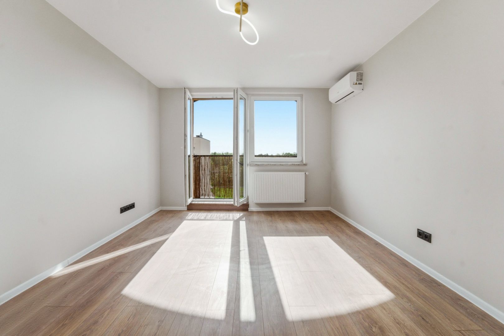 Move-in ready! 2-room flat Zabrze | AC & Parking - Apartment - Sale - Zabrze, Biskupice