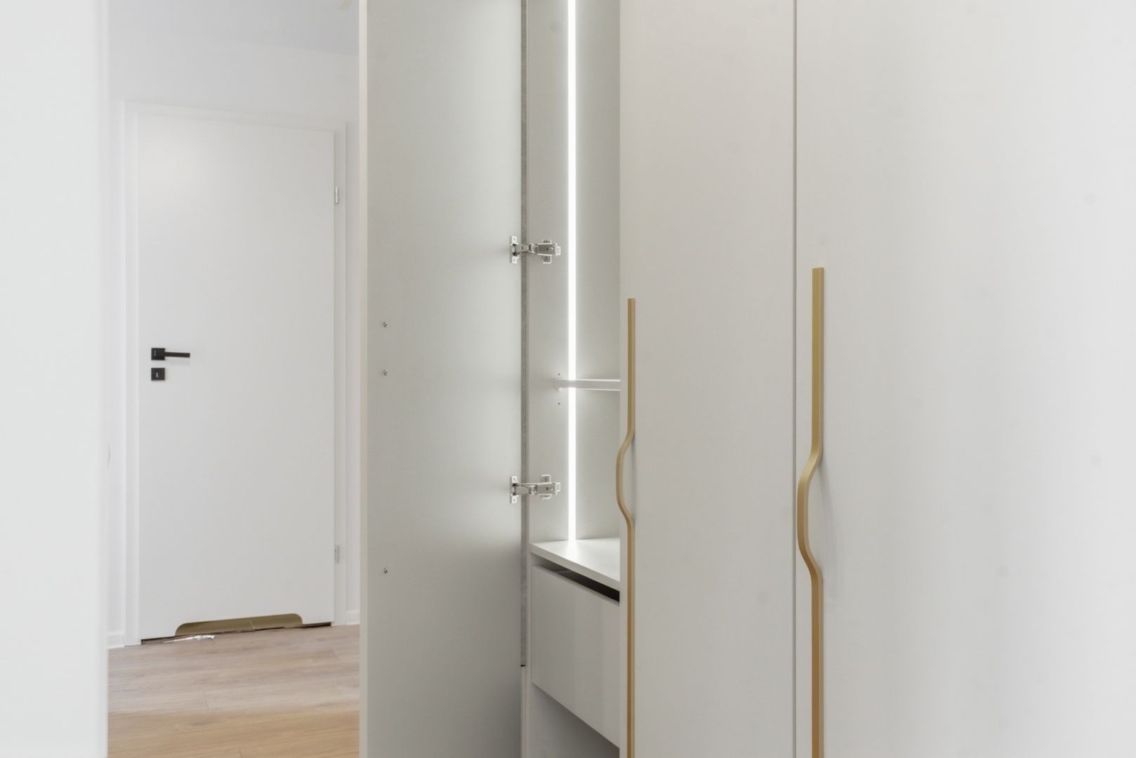 Move-in ready! 2-room flat Zabrze | AC & Parking - Apartment - Sale - Zabrze, Biskupice