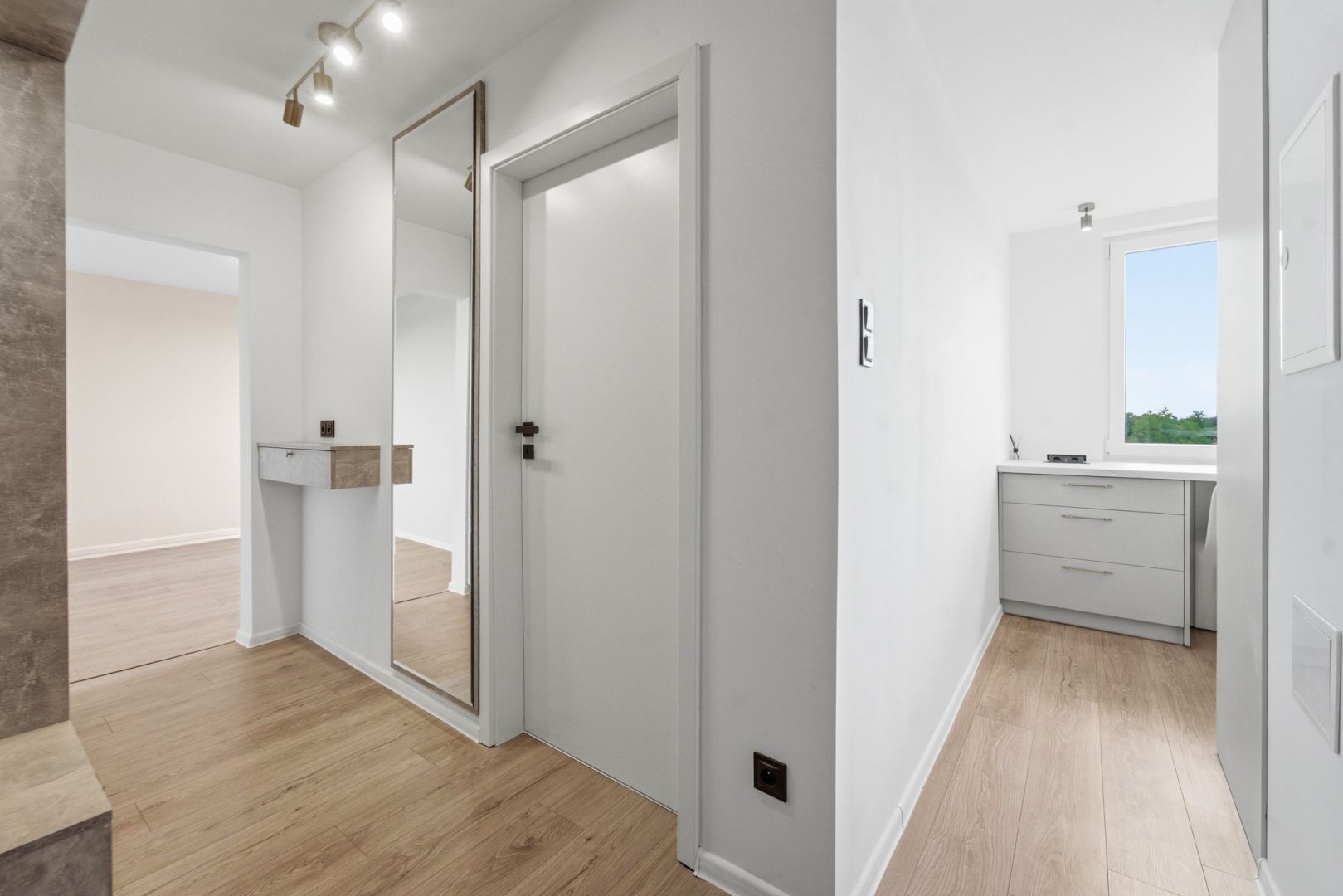 Move-in ready! 2-room flat Zabrze | AC & Parking - Apartment - Sale - Zabrze, Biskupice