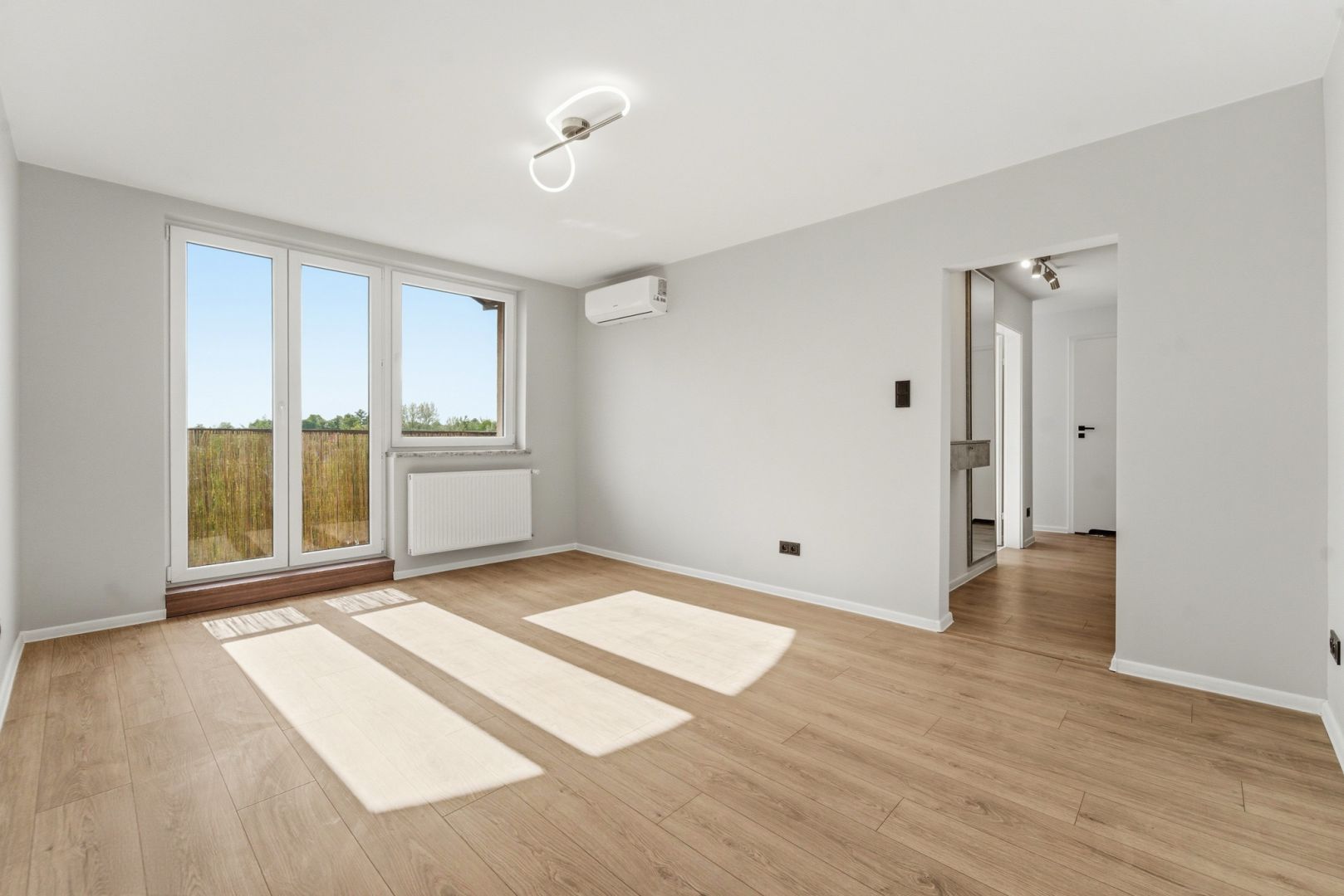 Move-in ready! 2-room flat Zabrze | AC & Parking - Apartment - Sale - Zabrze, Biskupice