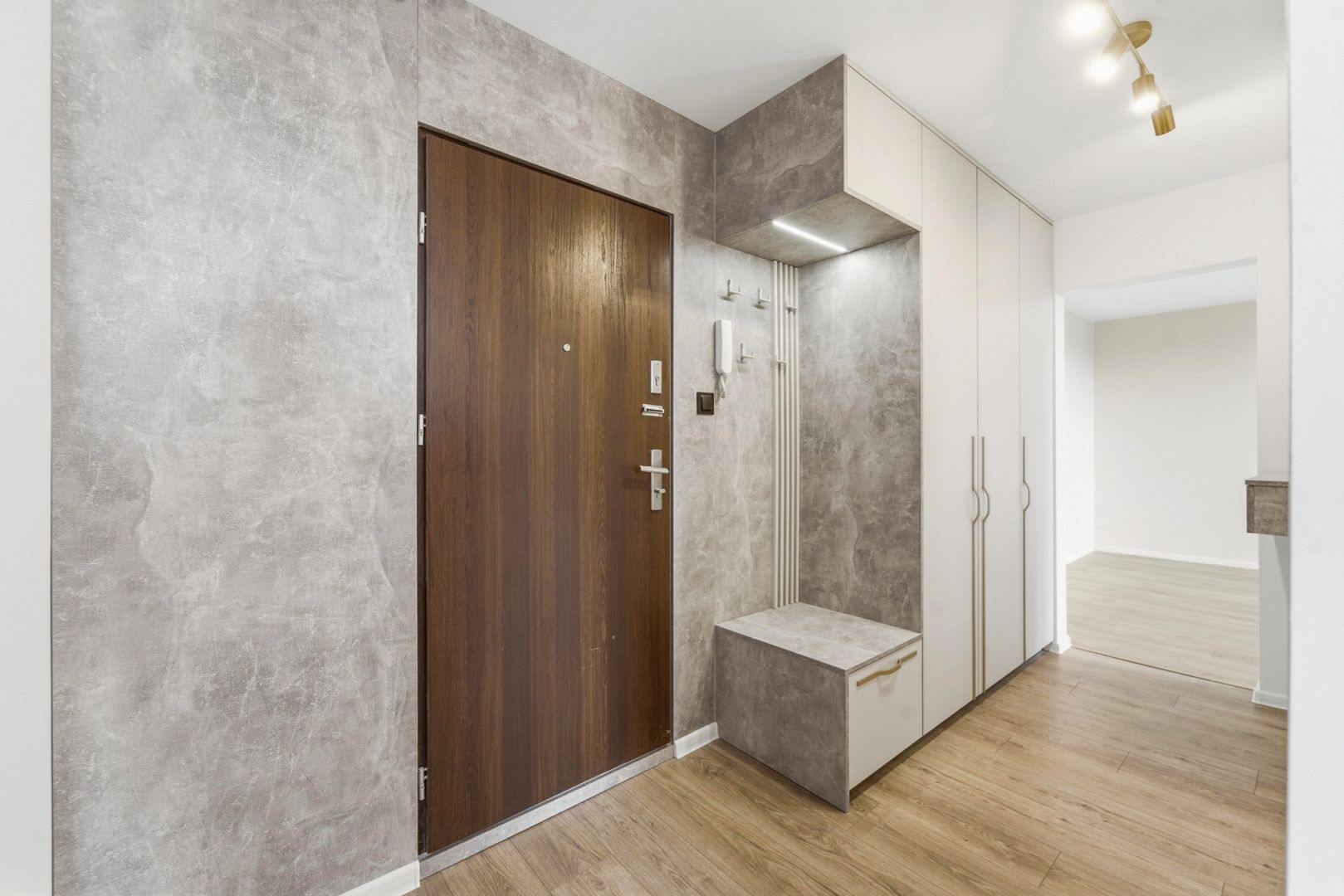 Move-in ready! 2-room flat Zabrze | AC & Parking - Apartment - Sale - Zabrze, Biskupice