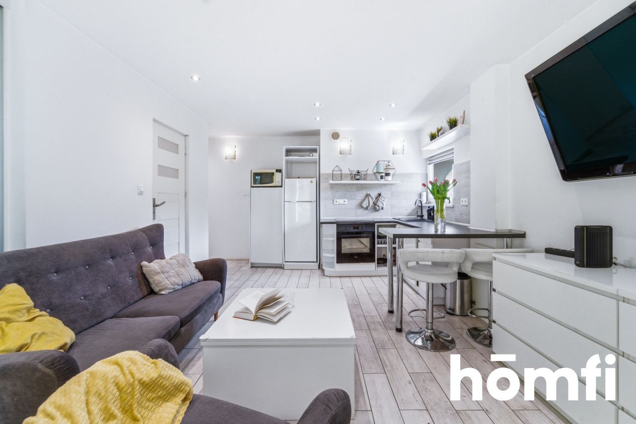 Cozy, Move-In Ready 1-Bed with a Balcony in the Heart of the City - Квартира - Продаж - Sosnowiec, Centrum