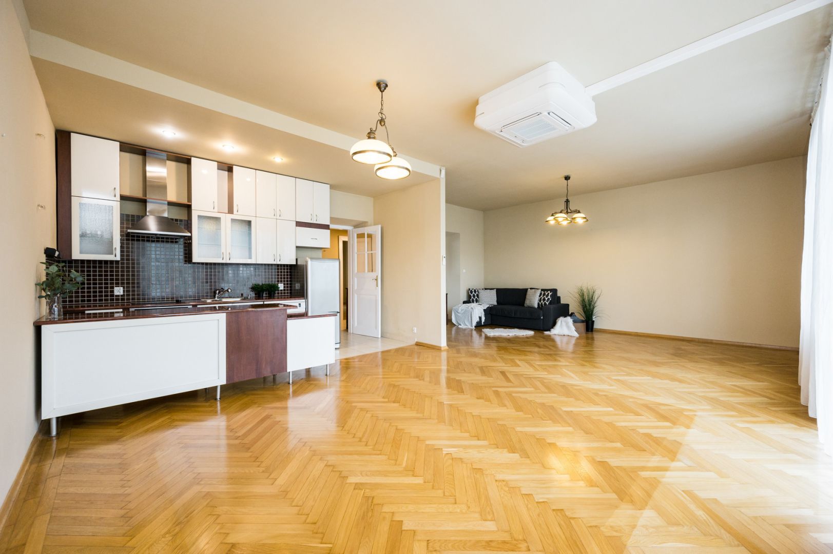 Spacious apartment, on the Al. Słowackiego Street - Квартира - Оренда - Kraków, Śródmieście / Stare Miasto