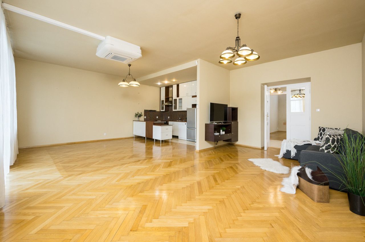 Spacious apartment, on the Al. Słowackiego Street - Квартира - Оренда - Kraków, Śródmieście / Stare Miasto