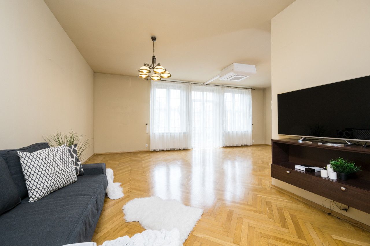 Spacious apartment, on the Al. Słowackiego Street - Квартира - Оренда - Kraków, Śródmieście / Stare Miasto