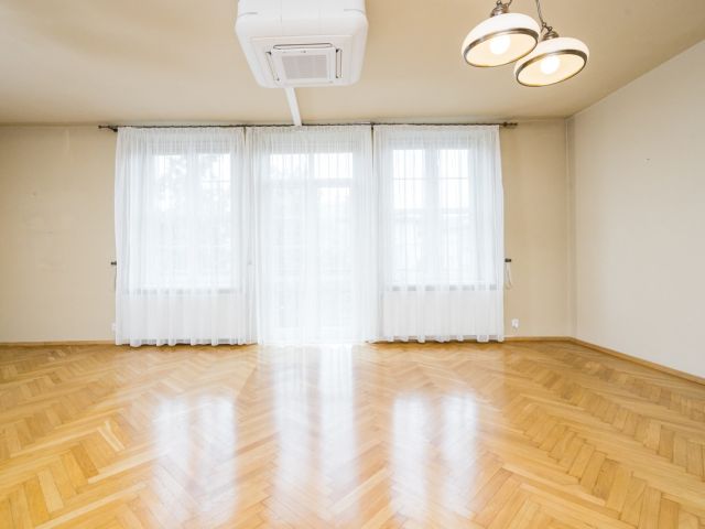 Spacious apartment, on the Al. Słowackiego Street - Квартира - Оренда - Kraków, Śródmieście / Stare Miasto