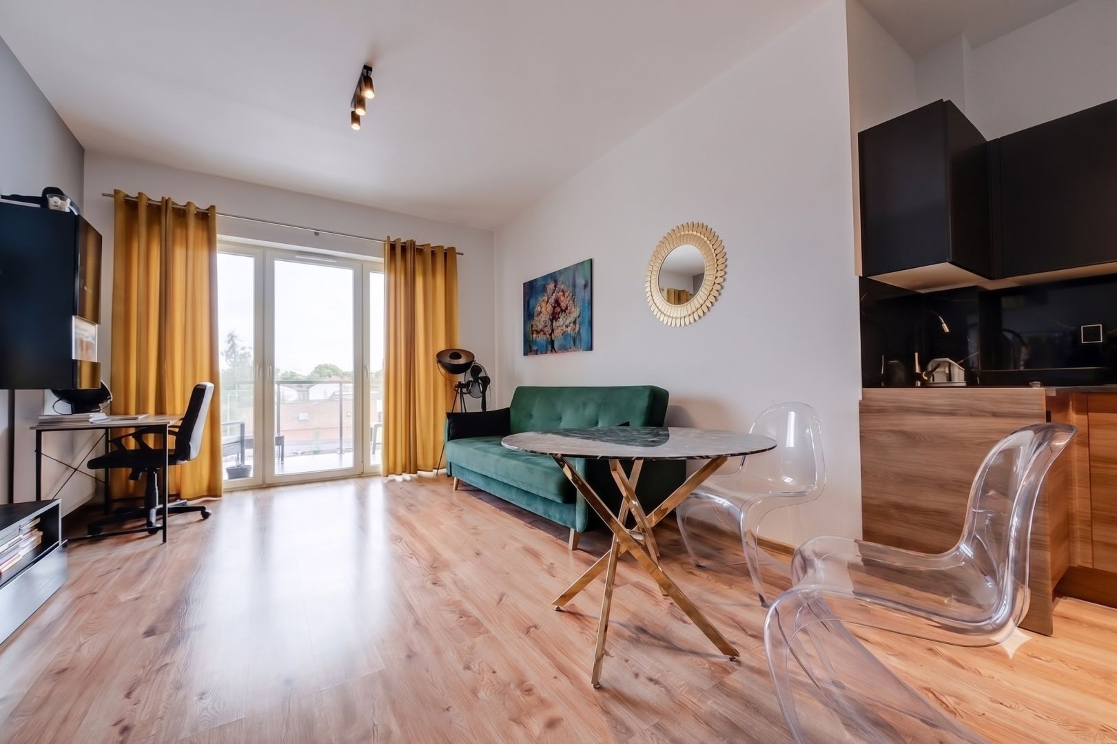 SPACIOUS STUDIO APARTMENT IN AN APARTMENT BUILDING - Apartment - Sale - Radom, Zamłynie