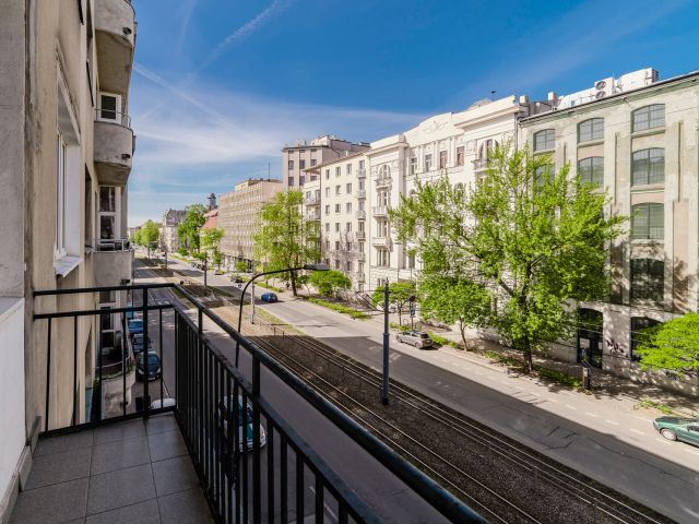 CHARMING 3-BEDROOM APARTMENT WITH BALCONY IN THE CITY CENTER OF ŁÓDŹ - Apartment - Rent - Łódź, Śródmieście / Śródmieście