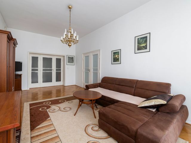 CHARMING 3-BEDROOM APARTMENT WITH BALCONY IN THE CITY CENTER OF ŁÓDŹ - Apartment - Rent - Łódź, Śródmieście / Śródmieście