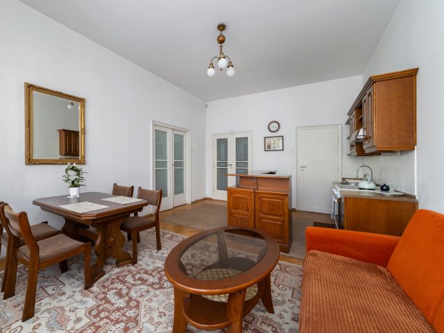 CHARMING 3-BEDROOM APARTMENT WITH BALCONY IN THE CITY CENTER OF ŁÓDŹ - Apartment - Rent - Łódź, Śródmieście / Śródmieście