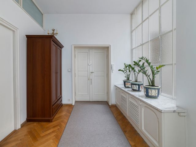 CHARMING 3-BEDROOM APARTMENT WITH BALCONY IN THE CITY CENTER OF ŁÓDŹ - Apartment - Rent - Łódź, Śródmieście / Śródmieście