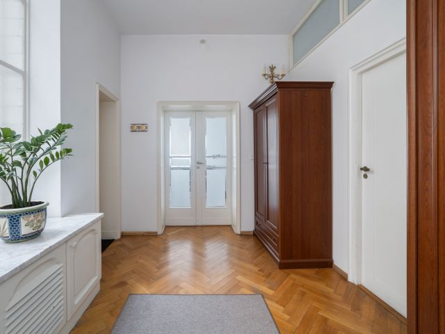 CHARMING 3-BEDROOM APARTMENT WITH BALCONY IN THE CITY CENTER OF ŁÓDŹ - Apartment - Rent - Łódź, Śródmieście / Śródmieście