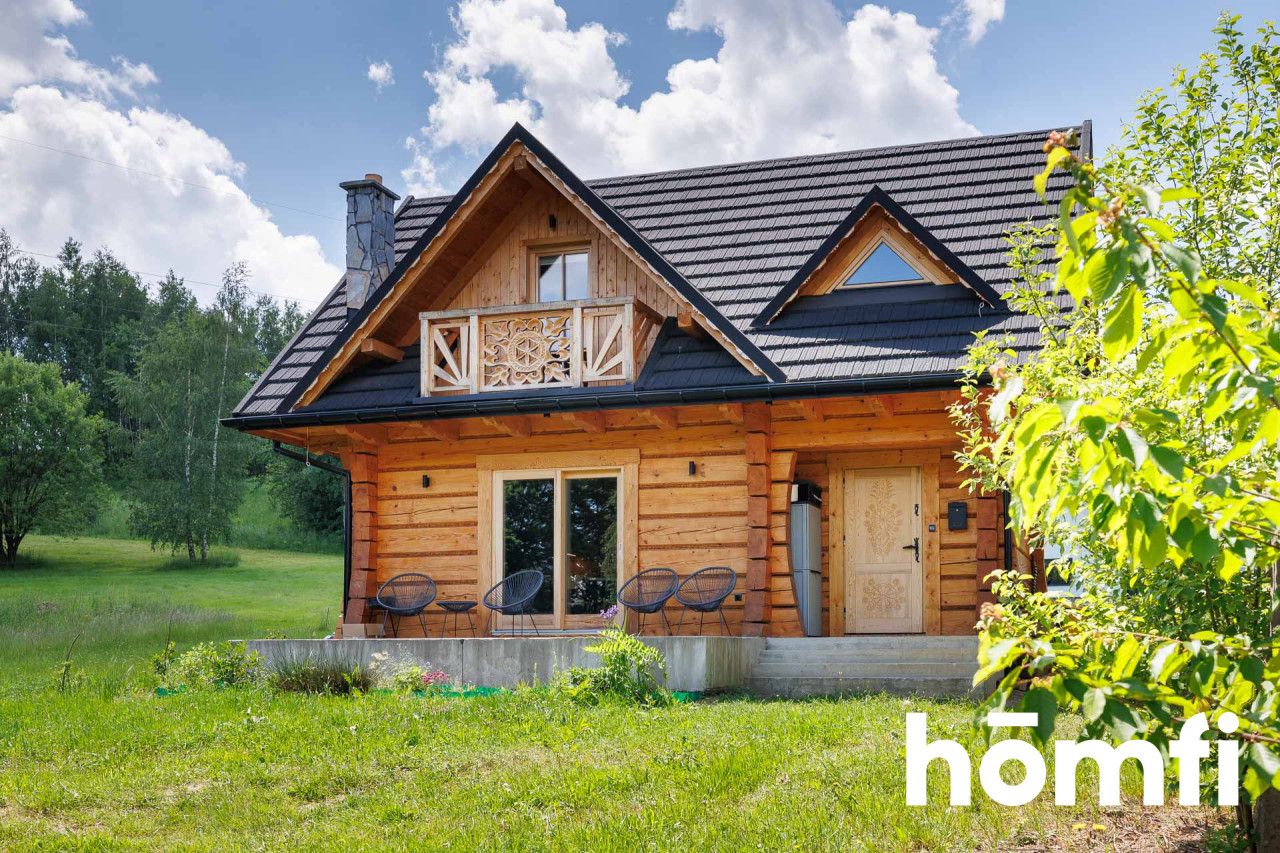 A charming, year-round wooden house for sale on a large, 45-are plot surrounded by meadows, forests, and fields! Ideal as a getaway from the city or for tourist rental (currently functioning in short-term rental - rating 9.9/10 on booking) | Skrzydlna | Dobra commune | Limanowa county. - House - Sale - Limanowski, Dobra / Skrzydlna