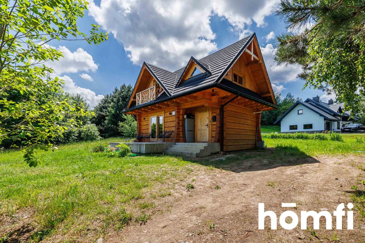 A charming, year-round wooden house for sale on a large, 45-are plot surrounded by meadows, forests, and fields! Ideal as a getaway from the city or for tourist rental (currently functioning in short-term rental - rating 9.9/10 on booking) | Skrzydlna | Dobra commune | Limanowa county. - House - Sale - Limanowski, Dobra / Skrzydlna