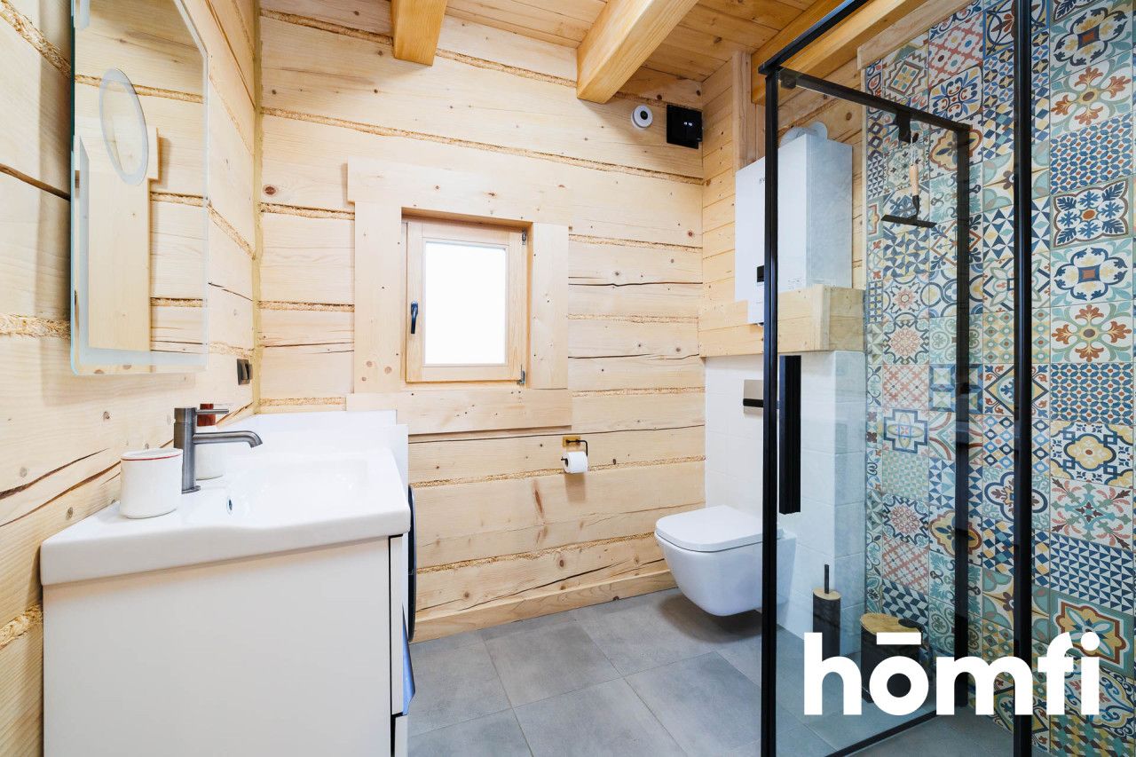 A charming, year-round wooden house for sale on a large, 45-are plot surrounded by meadows, forests, and fields! Ideal as a getaway from the city or for tourist rental (currently functioning in short-term rental - rating 9.9/10 on booking) | Skrzydlna | Dobra commune | Limanowa county. - House - Sale - Limanowski, Dobra / Skrzydlna